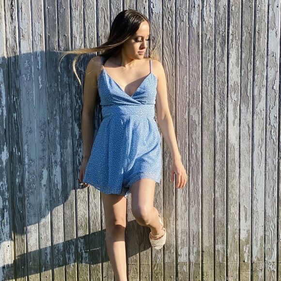 Back Tie Romper   - Picture 4 of 7